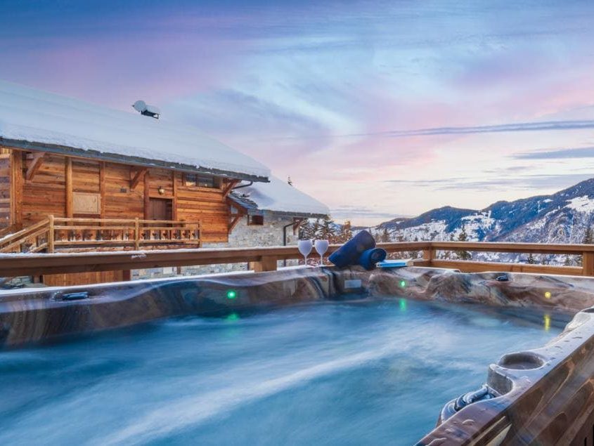 Chalet Brigitte La Tania hot tub view 1