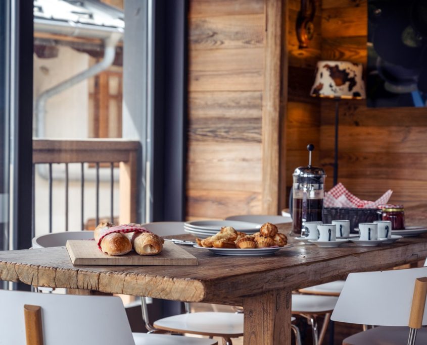Chalet Chez Mamie Le Praz afternoon tea 1250px 1