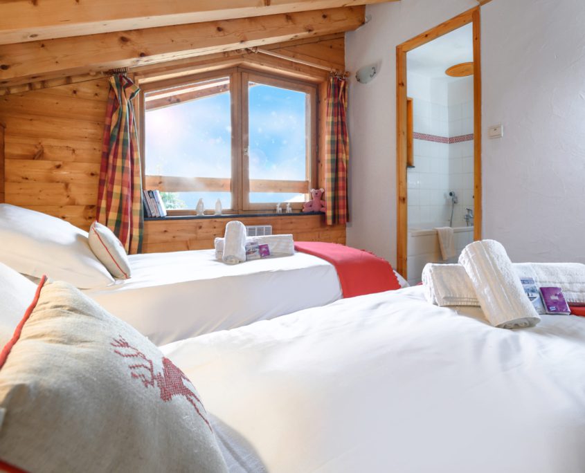 Bedroom in Ski Magic's Chalet Matisse, La Tania